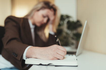 Is Your Job Affecting Your Personal Life/Relationships? 5 Signs It's Time for a Change